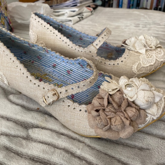 Irregular Choice Daisy Dayz cream kitten heels 39/8 - Picture 2 of 6